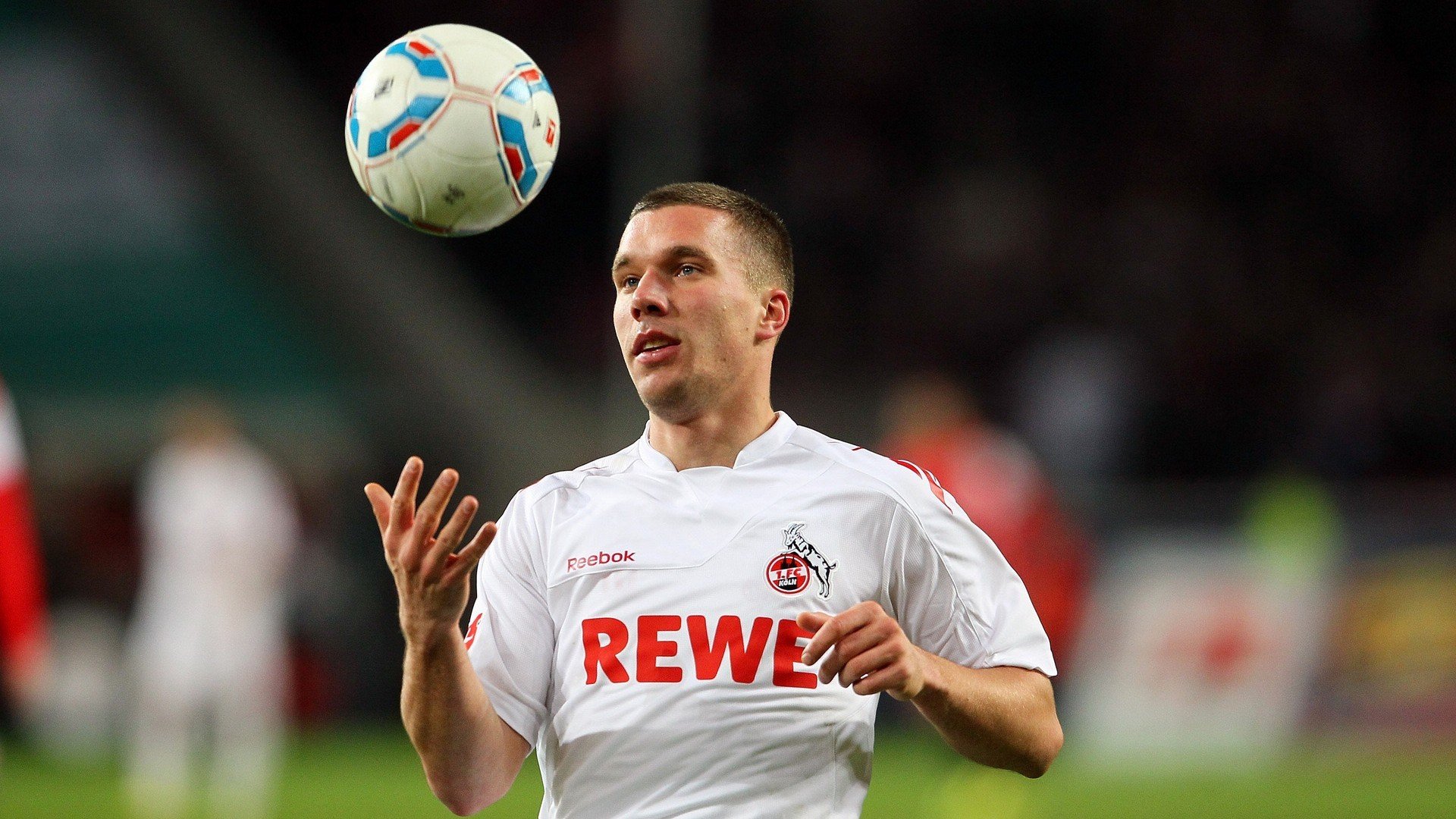 是否应推出职业球员社交行为准则，职业球员和业余球员对抗